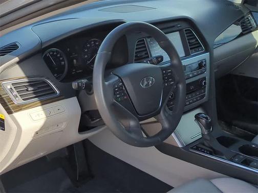 2016 Hyundai SONATA Hybrid Limited