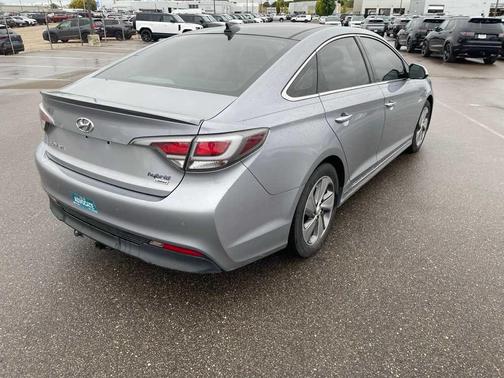 2016 Hyundai SONATA Hybrid Limited