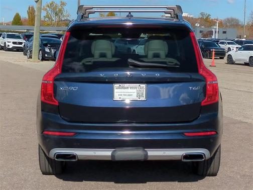 2016 Volvo XC90 T6 Momentum