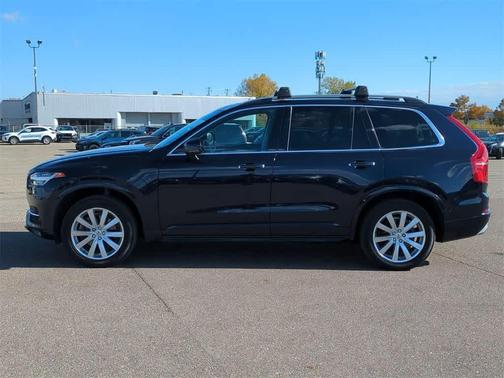 2016 Volvo XC90 T6 Momentum