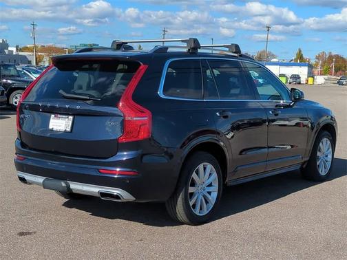 2016 Volvo XC90 T6 Momentum