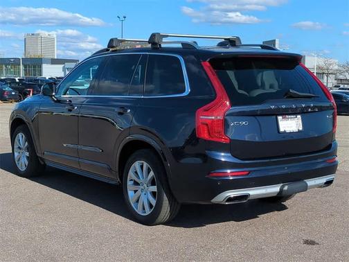 2016 Volvo XC90 T6 Momentum