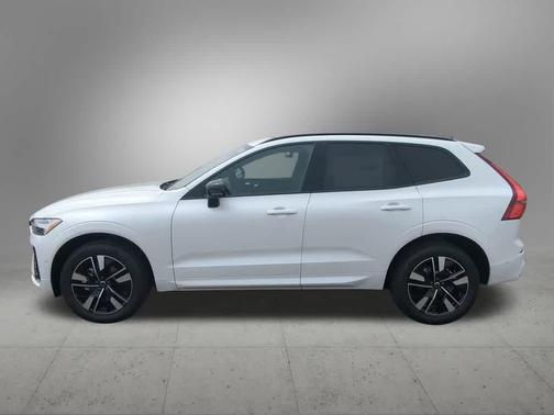 Crystal White Metallic 2026 Volvo XC60 B5 Plus