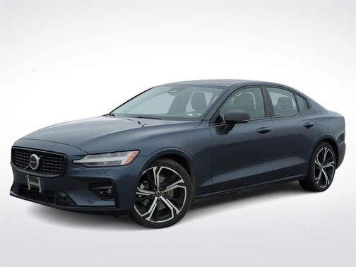 2024 Volvo S60 B5 Core Dark Theme