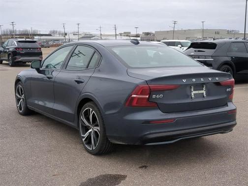 2024 Volvo S60 B5 Core Dark Theme