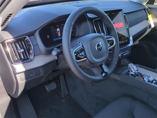 2026 Volvo XC90 B6 Plus 6-Seater