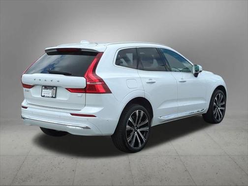 2023 Volvo XC60 Recharge Plug-In Hybrid T8 Ultimate Bright Theme