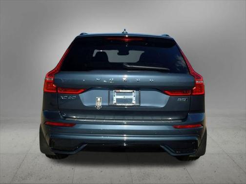 2025 Volvo XC60 Core
