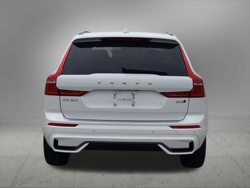 2025 Volvo XC60 B5 Core