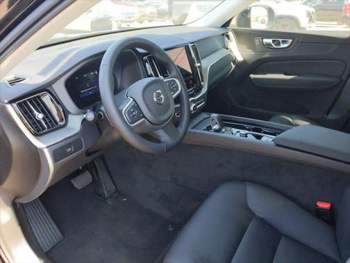2025 Volvo XC60 B5 Core