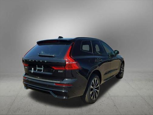 2025 Volvo XC60 B5 Core