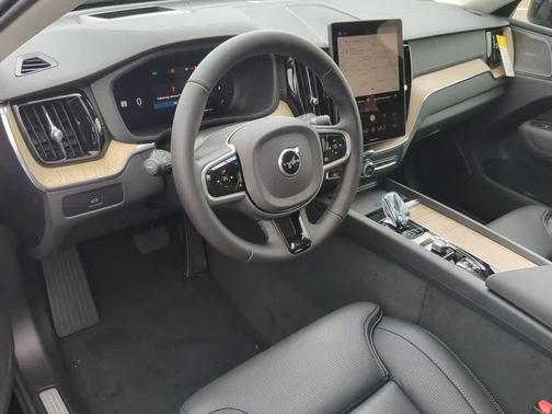 Onyx Black Metallic 2026 Volvo XC60 B5 Ultra