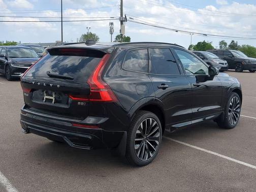Onyx Black Metallic 2026 Volvo XC60 B5 Ultra