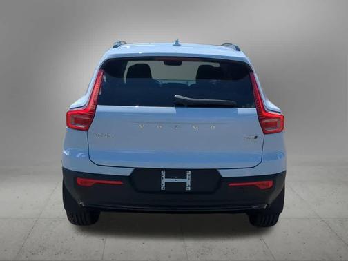 Cloud Blue 2026 Volvo XC40 Plus, B5 AWD Gas (mild hybrid), Dark