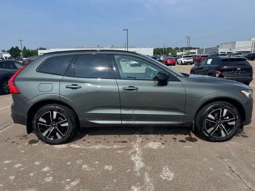 Green 2026 Volvo XC60 B5 Plus