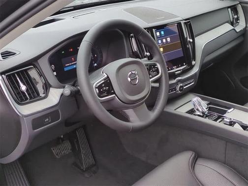2025 Volvo XC60 B5 Ultra
