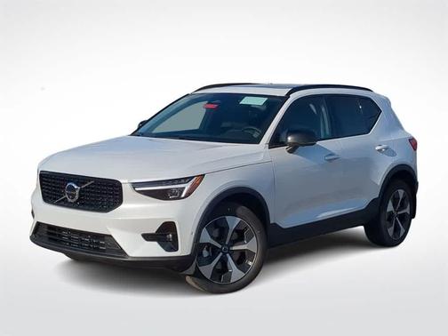 2026 Volvo XC40 Plus, B5 AWD Gas (mild hybrid), Dark