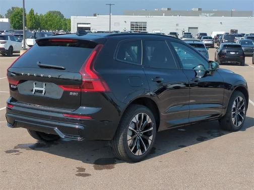 2026 Volvo XC60 B5 Plus
