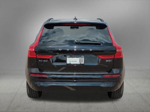 2022 Volvo XC60 B5 Momentum