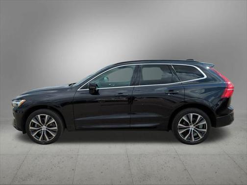 2022 Volvo XC60 B5 Momentum