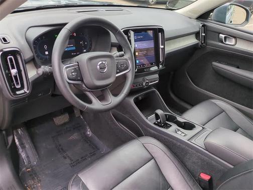2023 Volvo XC40 B5 Core