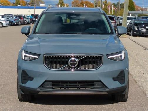 2023 Volvo XC40 B5 Core