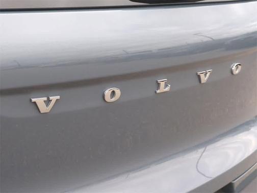 2023 Volvo XC40 B5 Core