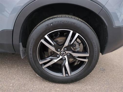 2023 Volvo XC40 B5 Core