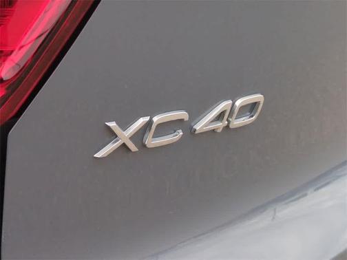2023 Volvo XC40 B5 Core