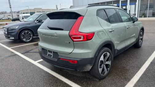 2023 Volvo XC40 B5 Plus Dark Theme