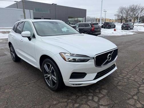 2021 Volvo XC60 T5 Momentum
