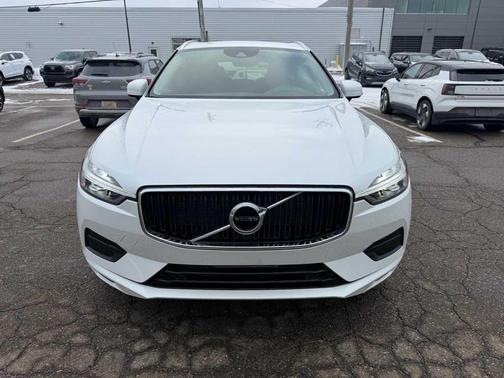 2021 Volvo XC60 T5 Momentum