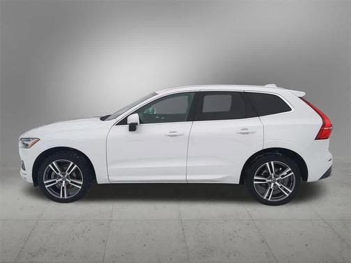 2021 Volvo XC60 T5 Momentum