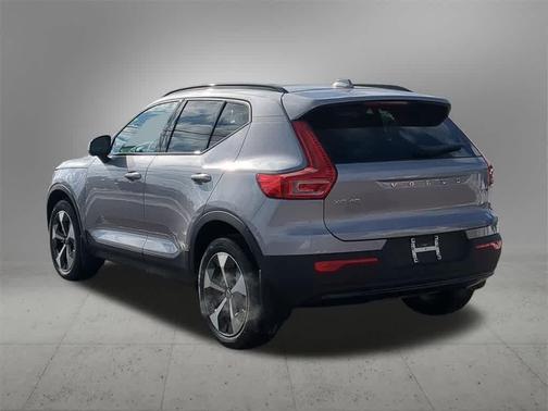 2026 Volvo XC40 B5 Plus