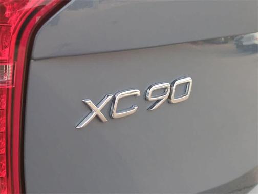 2023 Volvo XC90 B5 Core