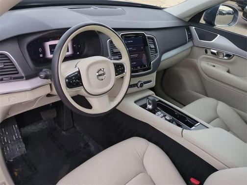 2023 Volvo XC90 B5 Core