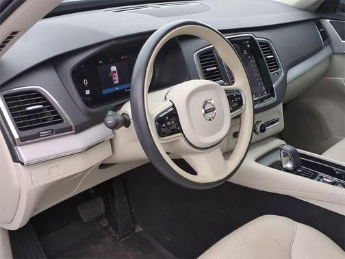 2023 Volvo XC90 B5 Core