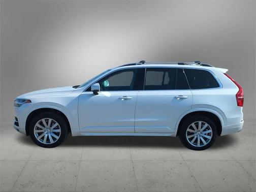 2016 Volvo XC90 T6 Momentum