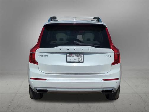 2016 Volvo XC90 T6 Momentum
