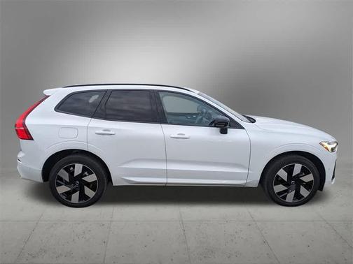 2024 Volvo XC60 Recharge Plug-In Hybrid T8 Plus Dark Theme