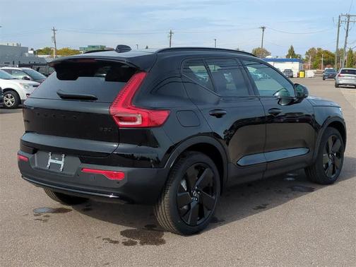 2026 Volvo XC40 B5 Ultra Black Edition