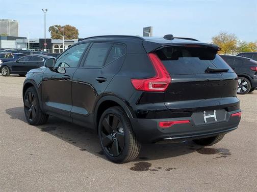 2026 Volvo XC40 B5 Ultra Black Edition