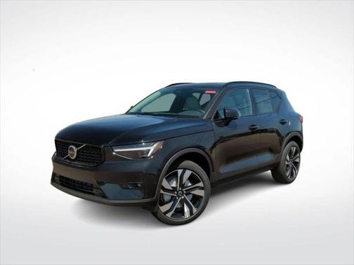 2025 Volvo XC40 B5 Ultra Dark Theme