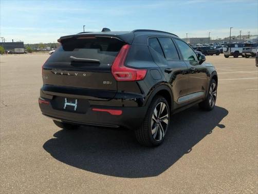 2025 Volvo XC40 B5 Ultra Dark Theme