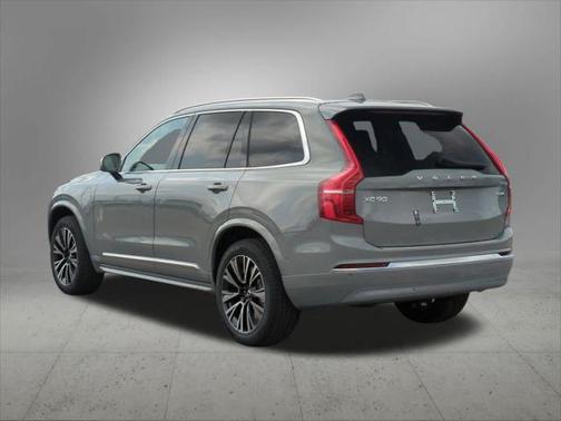 2025 Volvo XC90 Plug-In Hybrid T8 Plus 7-Seater