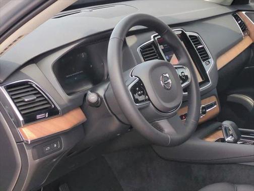 2025 Volvo XC90 Plug-In Hybrid T8 Plus 7-Seater
