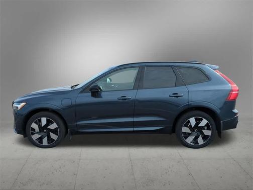 2025 Volvo XC60 Plug-In Hybrid T8 Plus