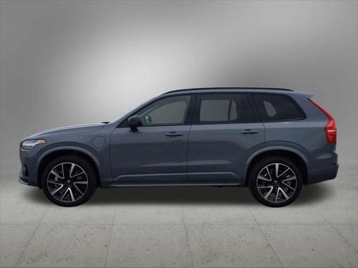 2023 Volvo XC90 Recharge Plug-In Hybrid T8 Plus Dark Theme 7-Seater