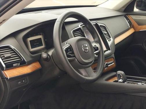 2023 Volvo XC90 Recharge Plug-In Hybrid T8 Plus Dark Theme 7-Seater