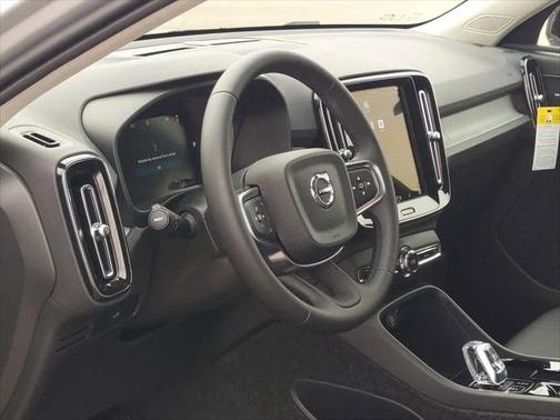 2025 Volvo XC40 B5 Ultra Dark Theme